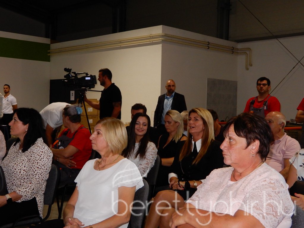 Szijjártó Péter látogatása a Mezei Vill-nél 16